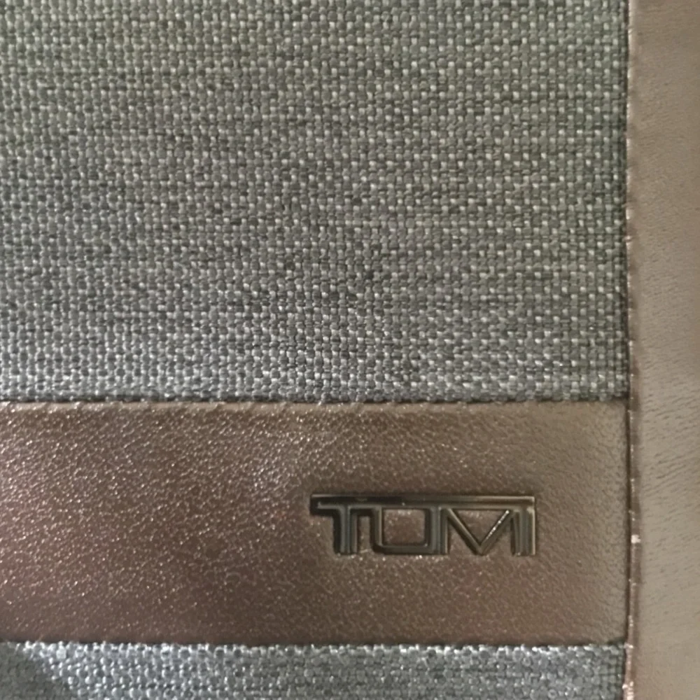 Tumi good preloved